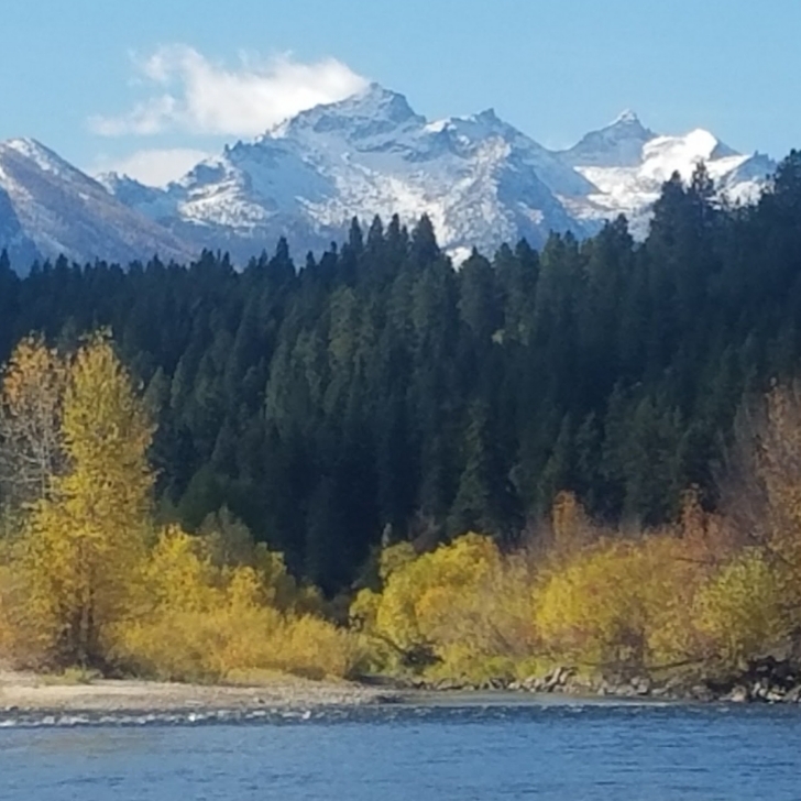 Como-Peaks-in-the-fall-from-the-Bitterroot-River